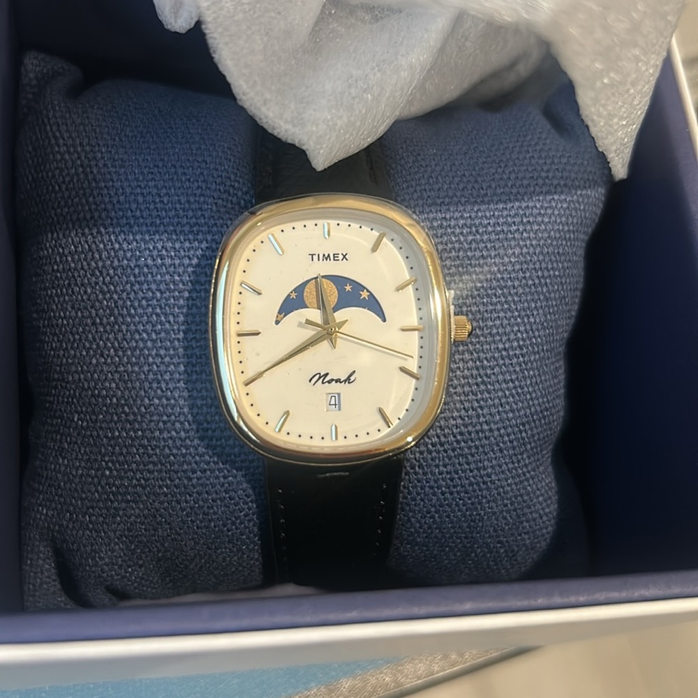 Noah X Timex Moon Phase Watch. Gold Watch, Black Leather Strap. Date Window - Picture 7 of 7